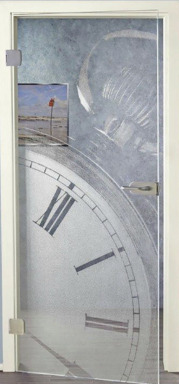 



Laserdesign: Wie hier eine Taschenuhr, lässt sich auf Türen und Glaselementen mittels Lasertechnik im Prinzip jedes erdenkliche Motiv aufbringen.
