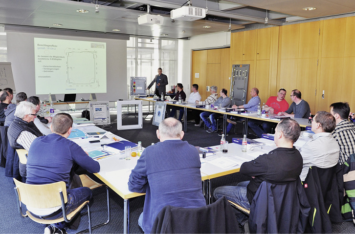 
In den „Upgrade your business“-Schulungen werden die Vorteile der verwendeten Beschlagtechnik gezielt für das Verkaufsgespräch aufbereitet.
