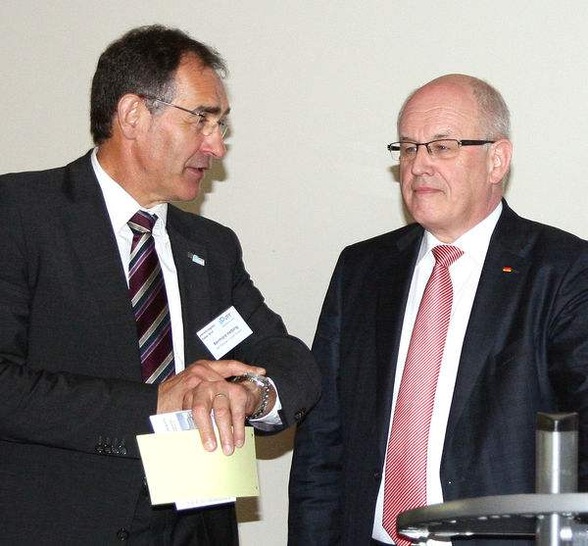 Volker Kauder (hier beim VFF-Jahreskongress 2014): "Wir wissen, dass die Täter sehr oft von ihren Taten absehen, wenn sie nicht rasch in die Wohnungen und Häuser eindringen können."