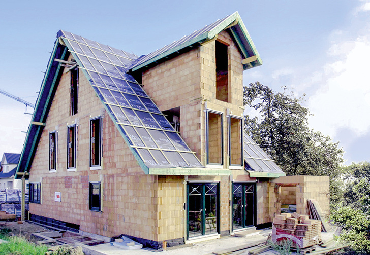 



Vorgefertigte Bauelemente werden heute vielfach eingesetzt und sollen, wenn es erforderlich ist, auch einbruchsicher montiert werden. Moderne Mauerwerksteine mit ihren hohen Dämmwerten machen das nicht unbedingt einfach.
