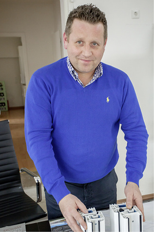 <p>
Tomasz Halicki in seinem Düsseldorfer Ladenlokal.
</p>