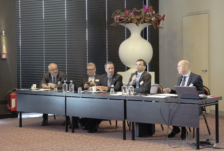 



Dass es gerade im stetig wachsenden Servicebereich auf gut ausgebildete Arbeitskräfte ankomme, betonte der Vorsitzende Dr. Claus Schwenzer und verwies darauf, dass die BVT-Mitglieder mit einer Ausbildungsquote von fast 70 % für die Zukunft gut aufgestellt sind. 
