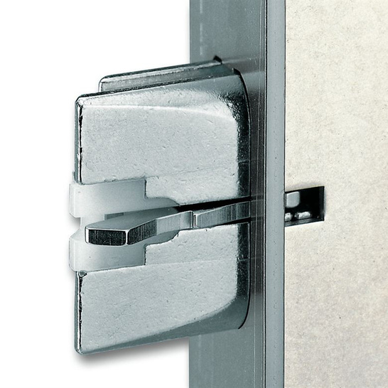 Auch selbstverriegelnde Türschlösser lassen sich problemlos in die Hausautomation einbinden. - © Gretsch-Untias GmbH/Somfy GmbH
