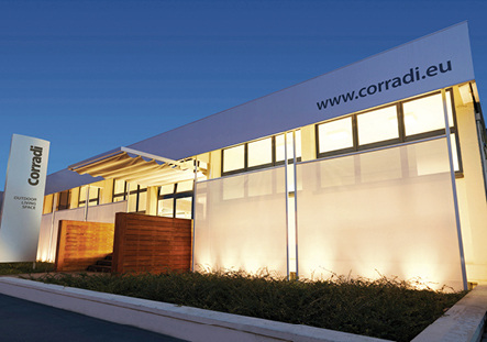 
Corradi hat in Bologna eine Produktion mit einer Gesamtfläche von 26 000 m² und ein weltweites Vertriebsnetz mit über 1000 autorisierten Partnern. 



