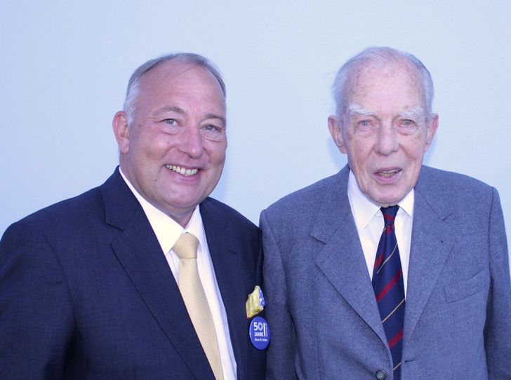 Ein starkes Duo: Okalux-Geschäftsführer Oliver Hübler (l.) und Firmengründer Sebastian Otto - © Matthias Rehberger, www.glaswelt.de
