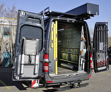 



Außen wie innen sauber und gepflegte Montagefahrzeuge. 
