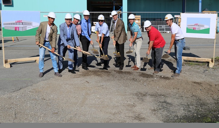Spatenstich in Seitenstetten mit dem Projektteam v.l.. Schöngruber Maximilian (Architekt), Wögerbauer Erwin (Gruppe), Kößl Robert (Lisec), Rattinger Peter (Lisec), Irsiegler Klaus (Baumeister), Walser Anton (Lisec), Lueger Christoph (Lisec), Litschauer Alois (Lisec), Marek Stephan (Polier).
