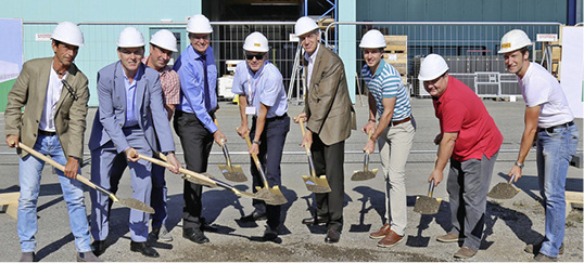 



Spatenstich in Seitenstetten mit dem Projektteam v.l. Maximilian Schöngruber (Architekt), Erwin Wögerbauer (Gruppe), Robert Kößl (Lisec), Peter Rattinger (Lisec), Klaus Irsiegler (Baumeister), Anton Walser (Lisec), Christoph Lueger (Lisec), Alois Litschauer (Lisec), Stephan Marek (Polier).
