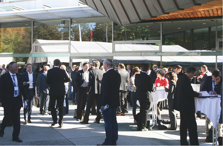 



Ein Bild von den letzten Fenstertagen vor einem Jahr. Für dieses Jahr hat sich das ift der Kritik einiger Tagungsteilnehmer gestellt und sich einige Neuerungen einfallen lassen. 
