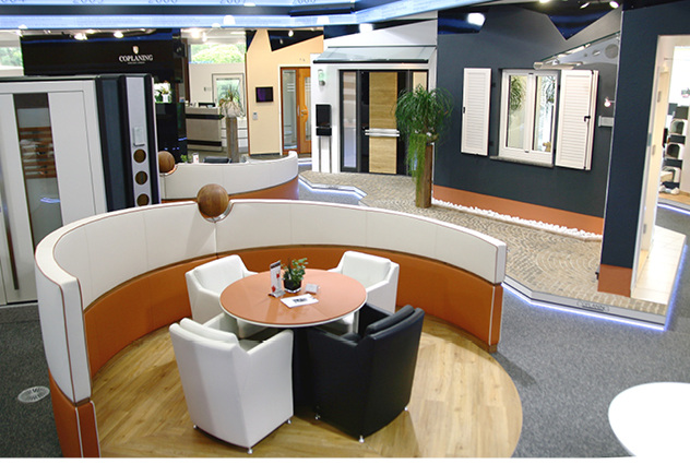 



Der neu gestaltete Showroom: Besprechungsinseln sorgen für eine intime und entspannte Verkaufsatmosphäre.
