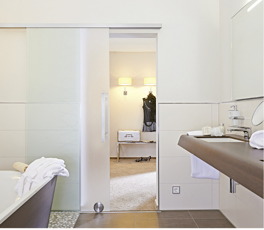 



Mit den leichtgängigen, barrierefreien Schiebetüren von APB-Beyerle lassen sich vielfältige Einrichtungsstile realisieren. Die passenden Bodenrollen sind jetzt in fünf verschiedenen Modellvarianten erhältlich. 
