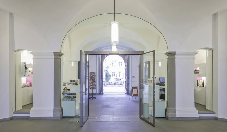 Mehr Licht im Raum durch den transparent gestalteten ­Eingangsbereich.