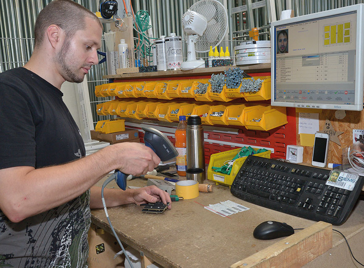 Durch systematische Betriebsdaten-Erfassung sind Status, aktueller Stellplatz und Zustand (fertig, defekt, versandfertig etc.) in der Datenbank und im A+W CANTOR ERP-System jederzeit bekannt.