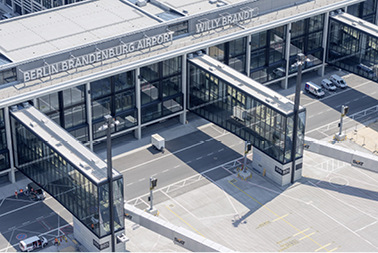 <p>
</p>

<p>
Fast jeder zweite Architekt ist der Meinung, dass man den Weiterbau des BER-Flughafens besser sein lassen sollte. 
</p> - © Günter Wicker / Flughafen Berlin Brandenburg GmbH

