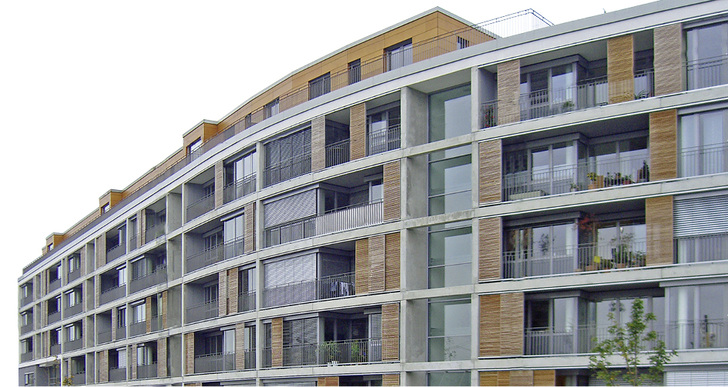 



Klassische Sonnenschutzlösungen wie Raffstoren und Rollläden lassen sich mit Schiebeelementen optimal ergänzen.
