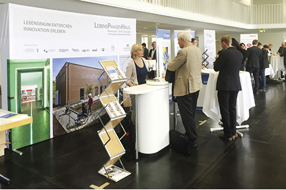 
Eine begleitende Ausstellung verschiedenster Unternehmen aus dem Bereich der Gebäudeautomation sollte das Angebot des Fachtagung in Stuttgart sinnvoll ergänzen. 



