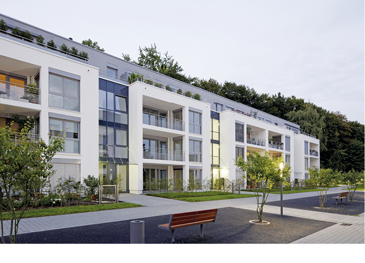 
Die motorisch und passiv belüfteten Fenster spielen eine zentrale Rolle bei der Komfortausstattung und Fassadengestaltung des Gebäudekomplexes.
