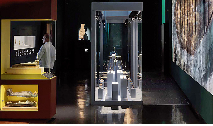 <p>
</p>

<p>
Für die Vitrinen der spannenden Osiris-Ausstellung in Paris stellte Guardian 200 m² Clarity Antireflexgläser bereit.
</p> - © Foto: Philippe Chancel, Franck Goddio / Hilti Foundation

