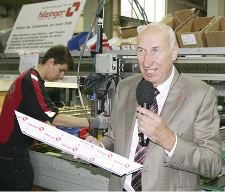 <p>
Helmut Hilzinger auf dem Rundgang durch die Fertigung: „Ich würde heute gerne Produktionsleiter sein, da kann man was bewegen, da kann man gestalten.“
</p>