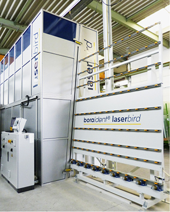 
Aus Standard-Halbzeugen lassen sich mittels Laserbearbeitung heute ganz neue Glasprodukte fertigen. 
