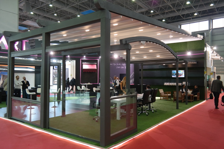 Sehr stark stellte sich auf der Messe der Outdoorbereich mit Pergolen und Überdachungsdachungssystemen dar.
