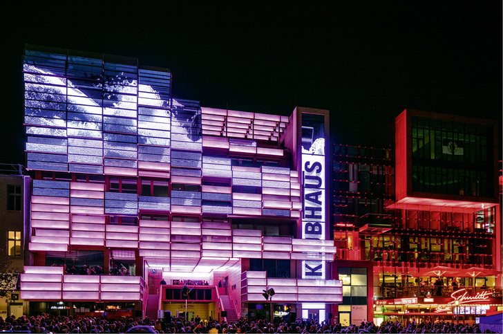<p>
</p>

<p>
Spektakel auf der Reeperbahn: das Klubhaus mit der gigantischen Medienfassade wird eröffnet …
</p> - © Foto: Christian O.Bruch

