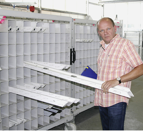 
TImo Heep verantwortet in Hundsangen die Kunststoff-Fensterfertigung. „Unsere Kunden wissen, dass in unseren Fenstern einfach mehr steckt.

