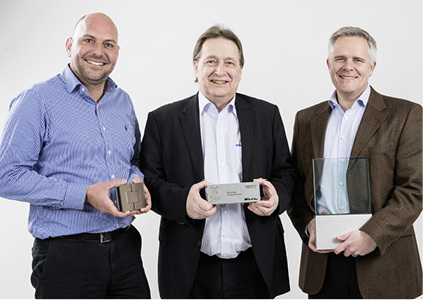 



Neuer Mann bei Bohle: Dominik Hinzen (l.), Leiter Marketing und Direktvertrieb Deutschland und Christoph Schmidt (r.), Leiter Direktvertrieb, freuen sich über ihren neuen Kollegen im Beschlagbereich Hans-Holger Hauck (Mitte). 
