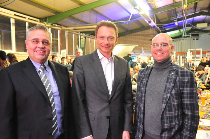 Dr. Frank Walter (l.), Christian Lindner und Gerd Walter beim “Dialog am offenen Fenster“. - © Zerhau
