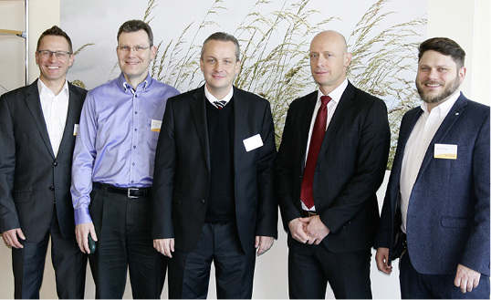 



Die neue Führungsmannschaft: Carsten Taig, Fred-Thomas Altaner (Geschäftsführer Finanzen, Controlling), Marcel Frei, Harald Pichler (Leiter der Division Gebäudehülle der AFG) und Stefan Taig.
