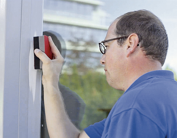 Themen auf der Messe sind der Reparaturservice als Hilfe zur Selbsthilfe, sowie Tipps aus der Praxis für eine schonende Reinigung der Folienoberfläche.