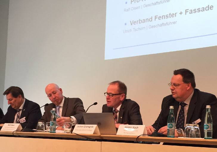 Die vier Branchenverbände legte auf der FRONTALE ihre aktuelle Marktstudie 2016 vor