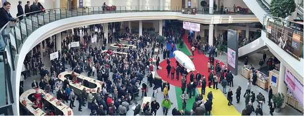 



Dichtes Gedränge am Eingang Ost
