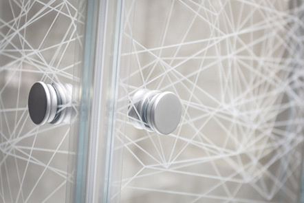 <p>
</p>

<p>
Außergewöhnliches Glas-Design: eingelasertes Motive im Inneren einer Badezimmerverglasung.
</p> - © Foto: Sprinz

