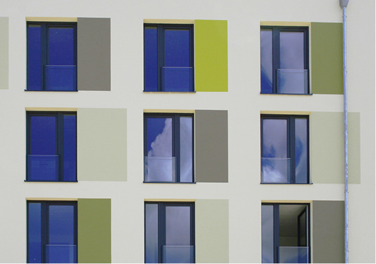 <p>
</p>

<p>
Eine große Farbauswahl bei den Profilen ermöglicht dem Architekten und dem Verarbeiter eine genaue Anpassung an die Fenster oder an die Fassade.
</p> - © Foto: Glas Trösch

