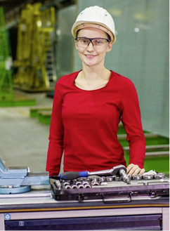 <p>
</p>

<p>
Elisabeth Gierisch hat bei Pilkington eine Kombi aus Lehre zur Industriemechanikerin und einem Maschinenbaustudium durchlaufen.
</p> - © Foto: www.bagv.de

