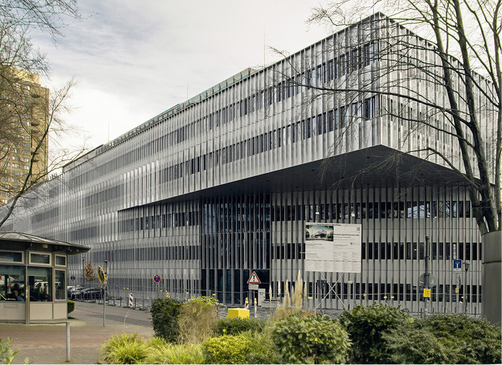 <p>
</p>

<p>
Der Neubau des naturwissenschaftlich-medizinischen Instituts in Köln wurde mit einer Fassade von Wicona ausgestattet.
</p> - © Bilder + Tabellen: Wicona

