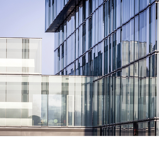 
Für die Fassadengläser im Würth Haus Rorschach (CH) wurde Sefar Architecture Vision Gewebe mit einer SentryGlas Ionoplast Zwischenlage in VSG einlaminiert. 



