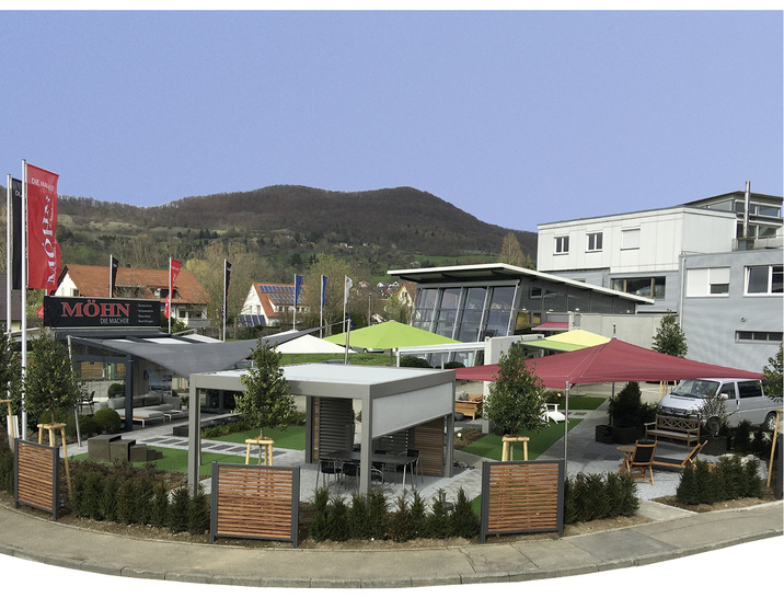 
Ohne Ausstellung geht es nicht, wenn man dem Kunden ein hochwertiges Segel verkaufen will. Bei Möhn werden die Segel deshalb in Originalgrößen und mehreren Varianten im Außeneinsatz gezeigt.



