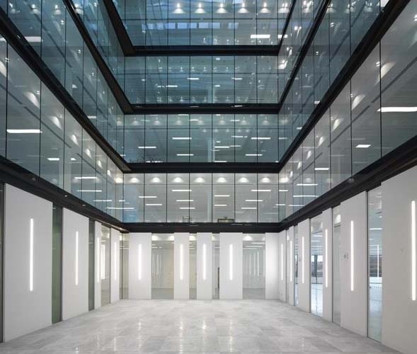 Mit Contraflam Mega lassen sich jetzt Brandschutzgläser in Formaten bis 2300 x 4600 mm realisieren