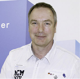 



Roland Schöler, Leiter Advance Business Support: „Die steigenden Anforderungen an Dichtigkeit und Barrierefreiheit bei nur noch minimalen Dachüberständen sind eine Herausforderung. Das macht fundierte Kenntnisse zu den verschiedenen Bauanschlussvarianten unverzichtbar.“
