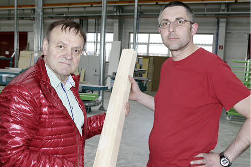 <p>
</p>

<p>
Johann Putz (l.) und Betriebsleiter Andreas Heiden haben den Anspruch, Fenster in Möbelqualität herzustellen.
</p> - © Fotos: Daniel Mund

