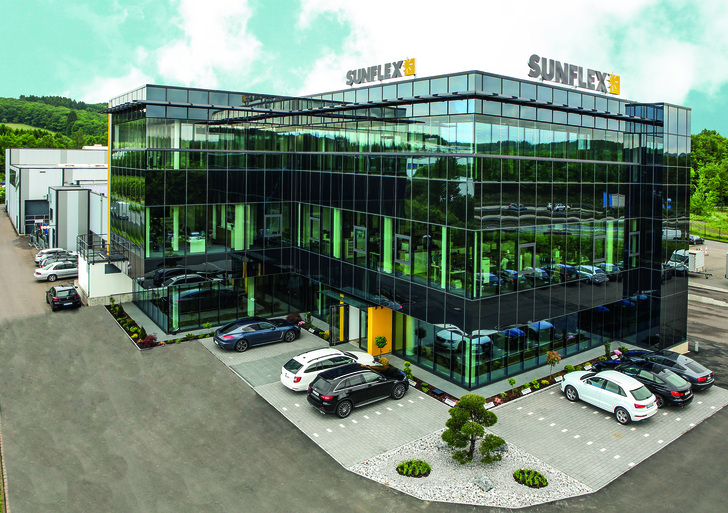 Im neuen Bürogebäude befinden sich Büro-, Ausstellungs- und Schulungsräume.