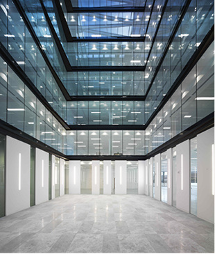 



Mit Contraflam Mega lassen sich Brandschutzgläser in Formaten bis 2300 x 4600 mm realisieren
