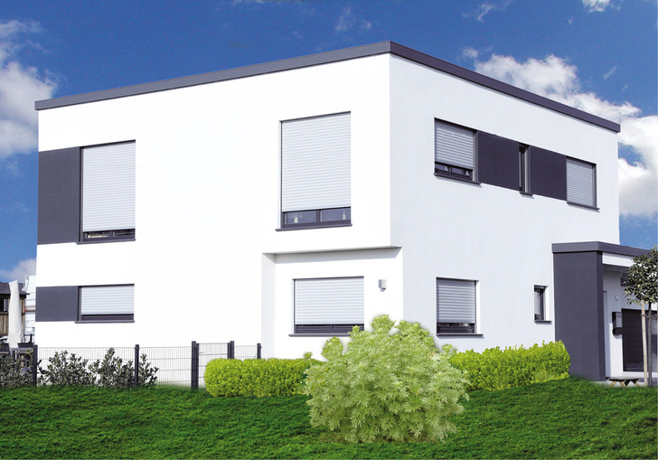 



Auch im modernen Haus- und Wohnungsbau lässt sich der Rollladen heute mit den umfangreichen Farbpaletten der Hersteller optisch perfekt integrieren.
