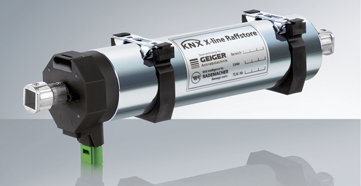 



Zwei Firmenlogos auf einem Antriebsmotor mit klaren Botschaften: Mechanik von Geiger Antriebestechnik, KNX-Technologie von Rademacher, Produktion in Deutschland. Der Verkaufsstart erfolgt ab sofort.
