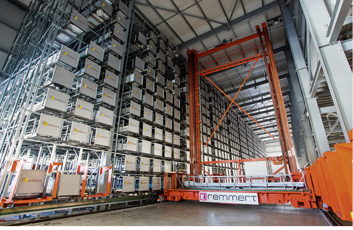 <p>
Das automatische Wabenlager der Friedrich Remmert GmbH beim Fensterbauer Alsecco in Polen verfügt über rund 650 Lagerplätze.
</p>