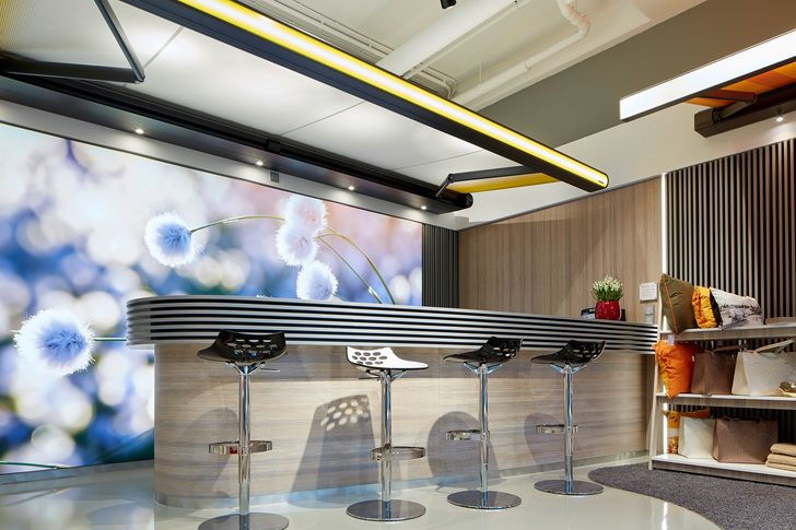 Auch digitale Tools sollen die neuen Farben der Schauraumwelt ergänzen.