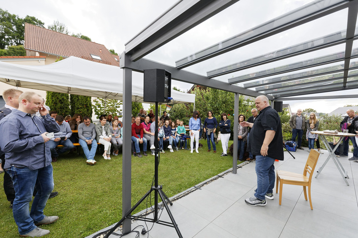 Als krönenden Abschluss gab es auf der neuen Terrasse eine Show des Comedian Markus Maria Profitlich. - © J. Fink Verlag / Jörg Eberl
