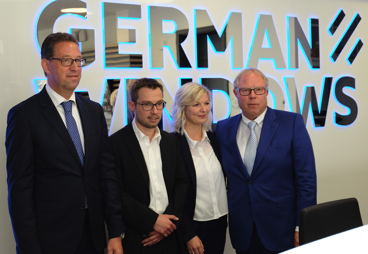 Familienunternehmen mit neuer Identität (von rechts): Inhaber Manfred Frechen, Tochter Denise Schiffer (Marketing), Sohn David Frechen (Technik) und Gründungspartner Helmut Paß.